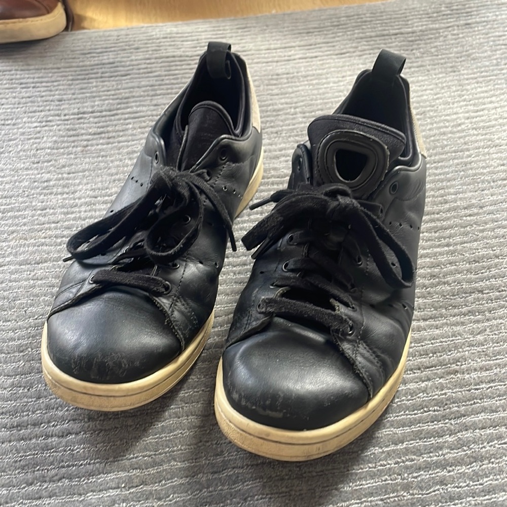 Stan Smith men’s sneakers. Pre-owned. Size 11. Black.